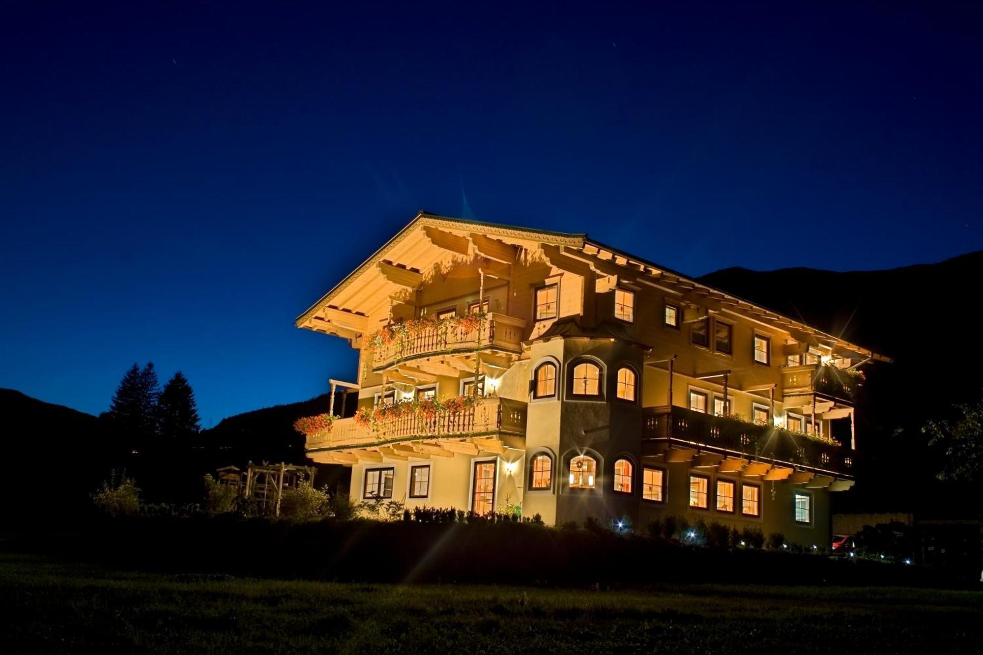Bio-Bauernhof Obertrattenbachhof Neukirchen am Großvenediger エクステリア 写真